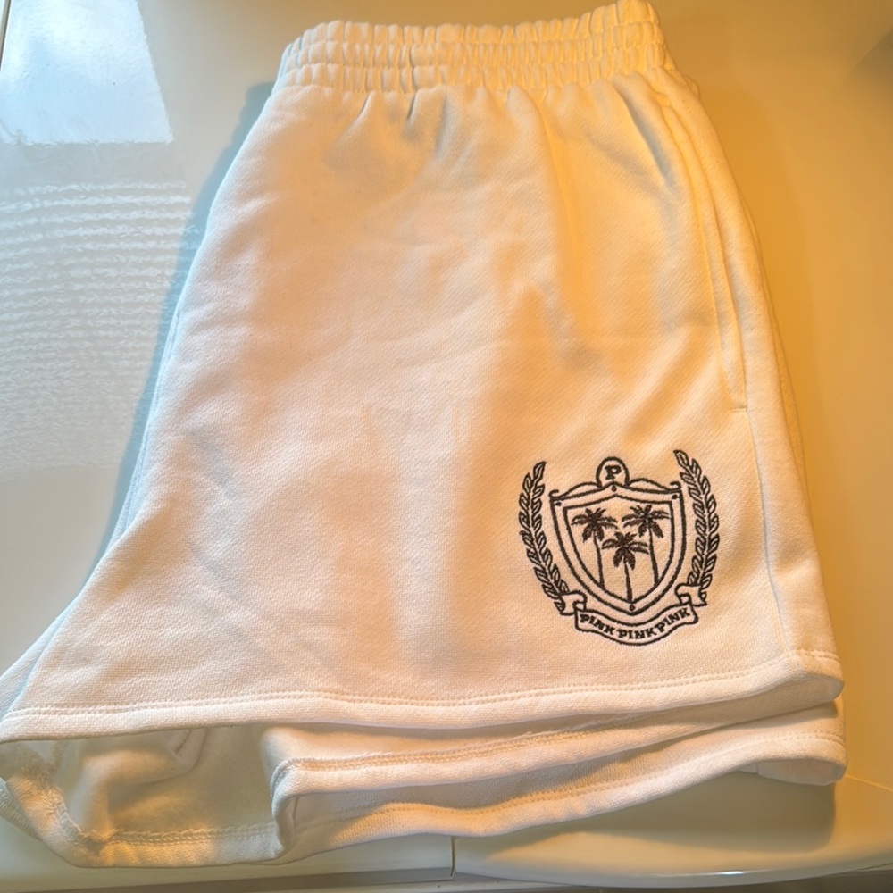VS Pink White Ivy Fleece Sweatshorts NWT!! Large